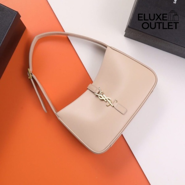 Le 5 a 7 Hobo Bag Creme 24,5 cm