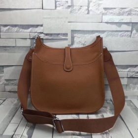 Evelyne III 33 Hellkaffee