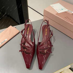 Slingbacks aus Lackleder mit Schnallen 5,5, cm