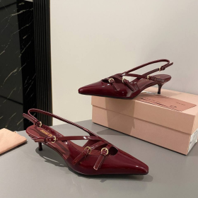 Slingbacks aus Lackleder mit Schnallen 5,5, cm