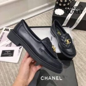 Schwarze Loafer