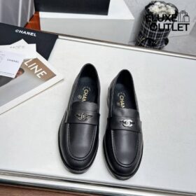Schwarze Loafer