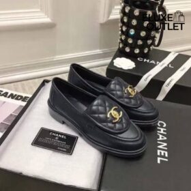 Schwarze Loafer
