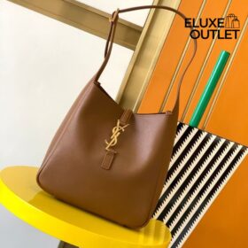 Le 5 a 7 Hobo Bag Braun 22 cm