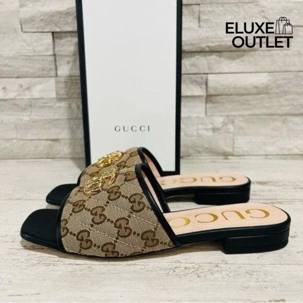 Jolie gesteppten Canvas-Sandalen