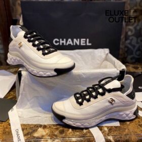 Sneakers Milchig