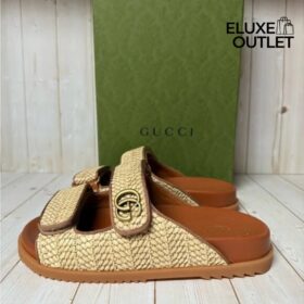 Sandalen mit Raffia-Effekt