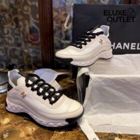 Sneakers Milchig