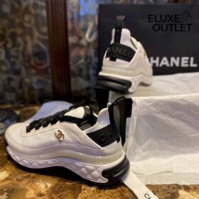 Sneakers Milchig