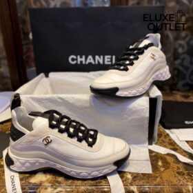 Sneakers Milchig