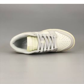 Dunk Low Light Bone