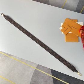 Monogram Braun 90 cm