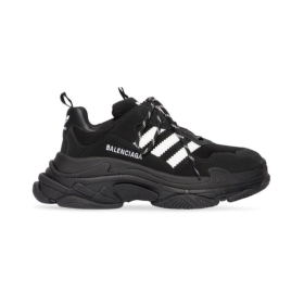 Triple S Schwarz