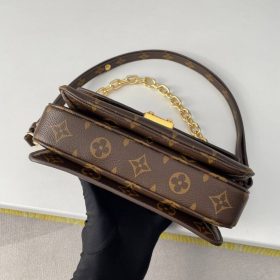 Pochette Metis East West Braun 21,5 cm