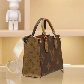 Reverse Monogram Onthego PM 25 cm