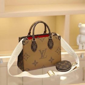 Reverse Monogram Onthego PM 25 cm