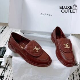 Burgunderrote Loafers
