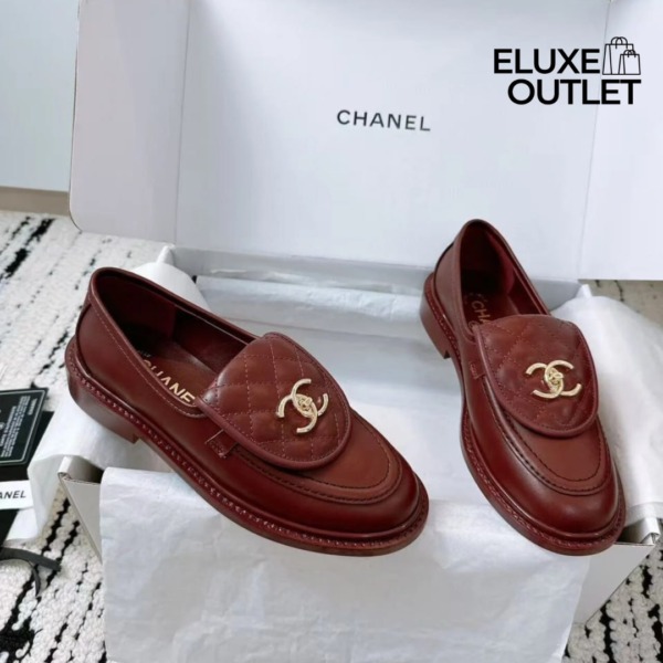 Burgunderrote Loafers