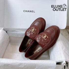 Burgunderrote Loafers