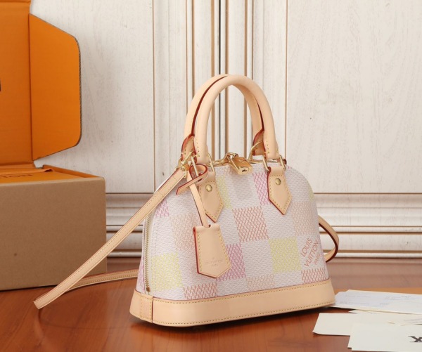 Alma BB Pfirsichfarbe 23 cm