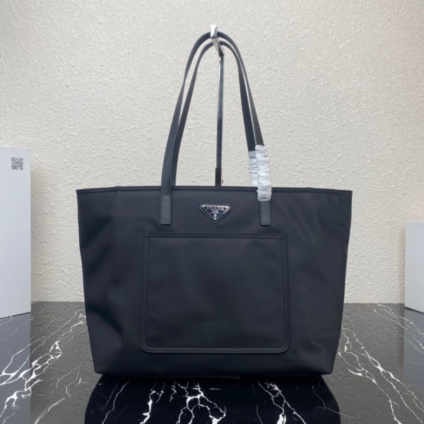 Tote Bag aus Re-Nylon Schwarz 34 cm