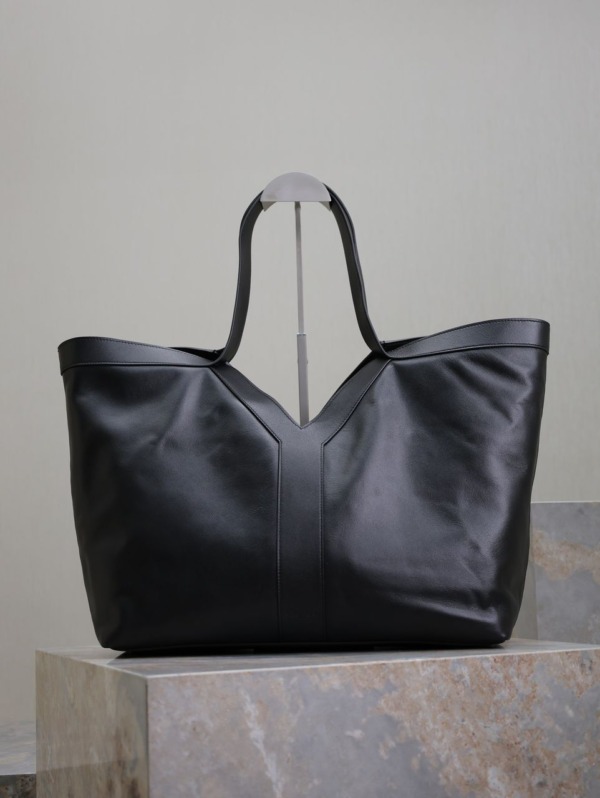Y TOTE IN LEATHER