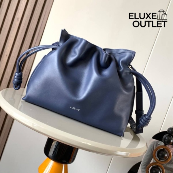 Clutch aus Nappa-Kalbsleder Abgründiges Blau 24.5cm