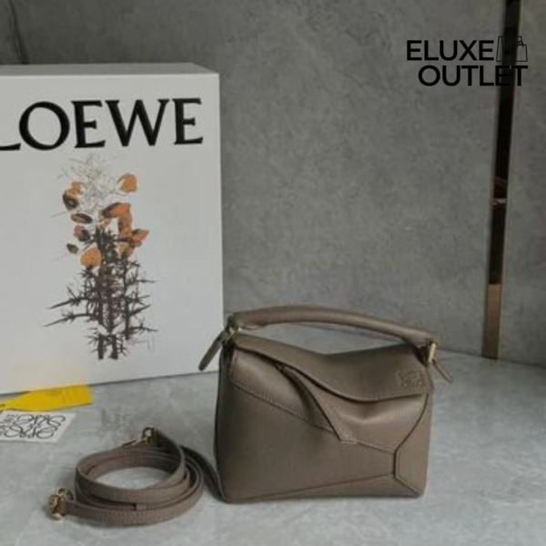 Tasche aus klassischem Kalbsleder in Dunkel-Khaki-Grün 12.5cm