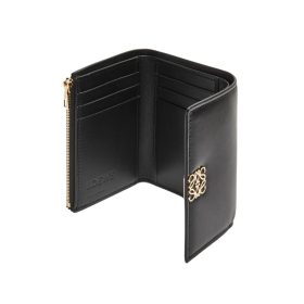Puffer Anagram kleine vertikale Brieftasche aus glänzendem Nappa-Kalbsleder 12cm