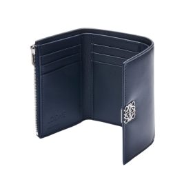 Puffer Anagram kleine vertikale Brieftasche aus glänzendem Nappa-Kalbsleder 8.2cm