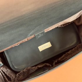Мittelgroße Wickeltasche in Beige