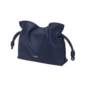 Clutch aus Nappaleder in Abyssblau 18cm