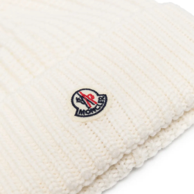 Mütze mit Logo-Patch im Rippenstrick