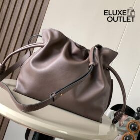 Clutch aus Nappa-Kalbsleder Schokolade 24.5cm