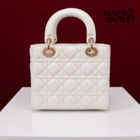 Lattekleurig lamsleer met Cannage-motief 20cm
