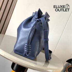 Clutch aus Nappa-Kalbsleder Abgründiges Blau 24.5cm