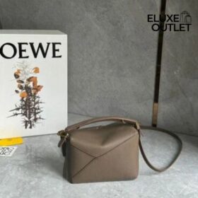 Tasche aus klassischem Kalbsleder in Dunkel-Khaki-Grün 12.5cm