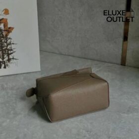 Tasche aus klassischem Kalbsleder in Dunkel-Khaki-Grün 12.5cm