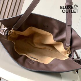 Clutch aus Nappa-Kalbsleder Schokolade 24.5cm