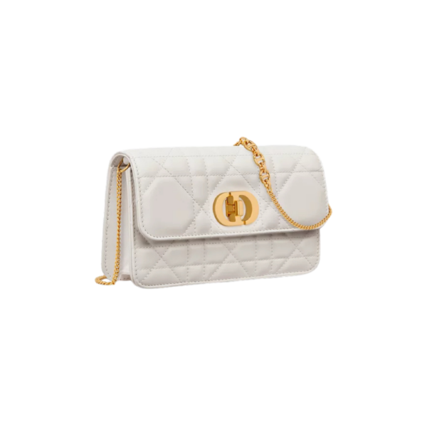 Lattekleurig lamsleer met Macrocannage-motief 19cm