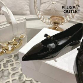 Suzy Pointy Toe Ballerina aus Patentkalbsleder