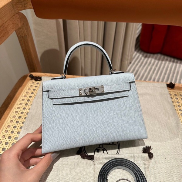 Kelly 20 Epsom Hellblau