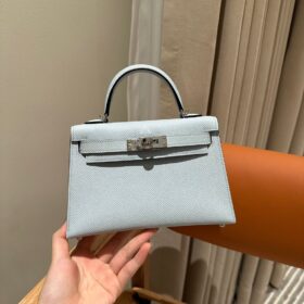 Kelly 20 Epsom Hellblau