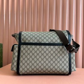 Мittelgroße Wickeltasche in Beige