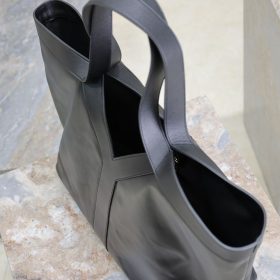 Y TOTE IN LEATHER