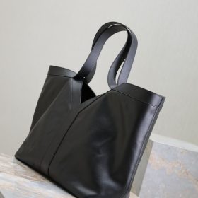 Y TOTE IN LEATHER