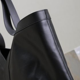 Y TOTE IN LEATHER