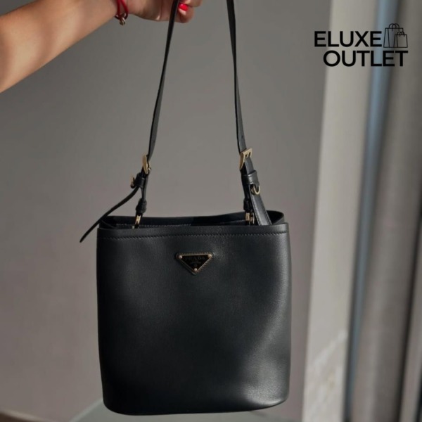 Die schwarze Ledertasche 22.5cm
