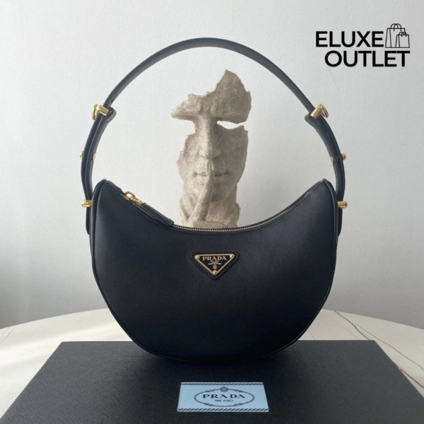 Arqué kleine Lederschultertasche Schwarz 18.5cm