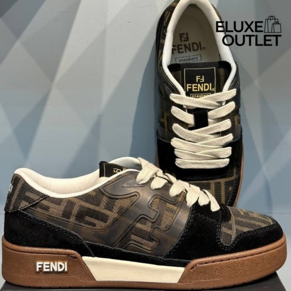 Niedrige Sneaker aus Canvas und schwarzem Wildleder